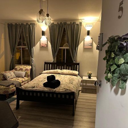 Guest&Rest 5 Apartment Лондон Екстериор снимка
