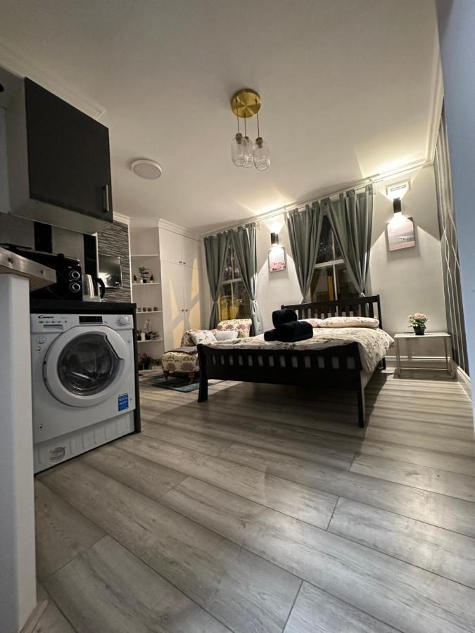 Guest&Rest 5 Apartment Лондон Екстериор снимка