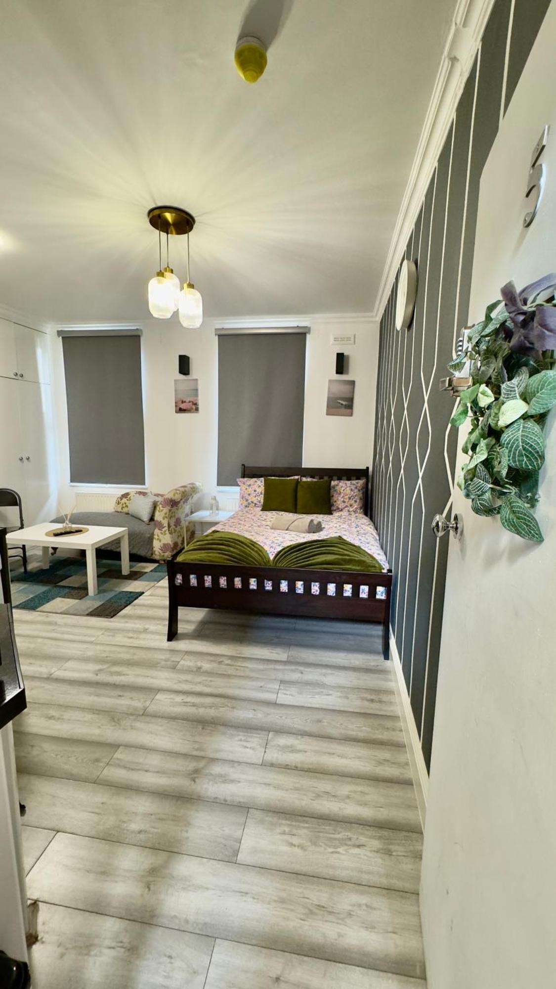 Guest&Rest 5 Apartment Лондон Екстериор снимка